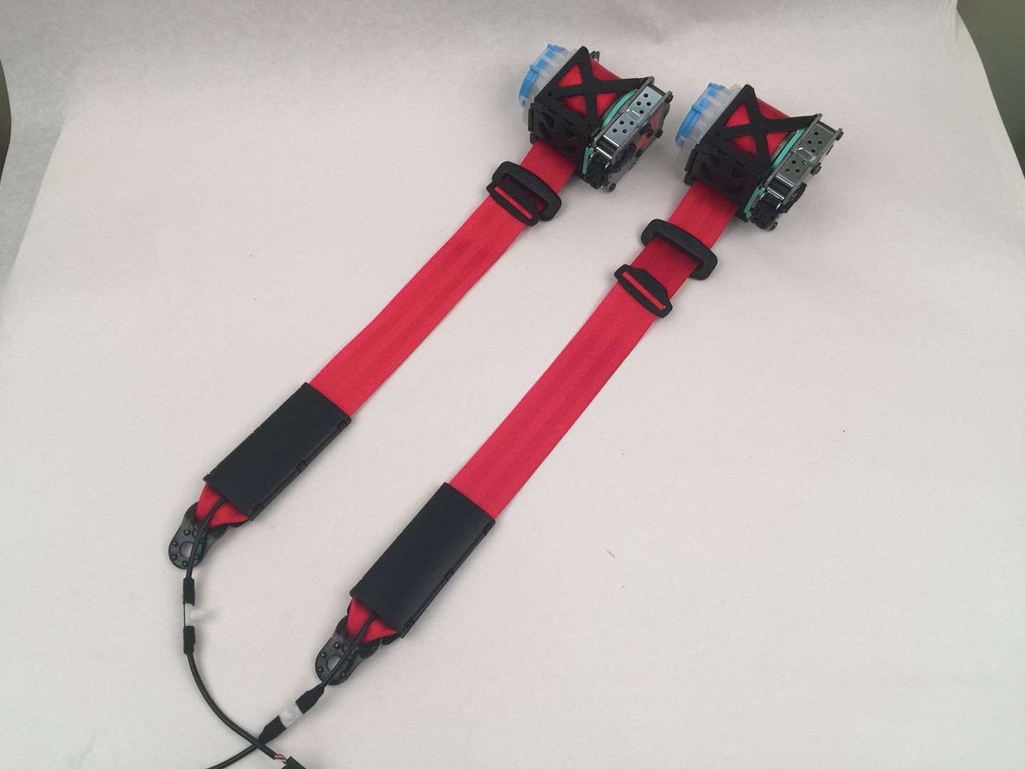 Red seat belts anyone interested? Page 3 Audi R8 Forums